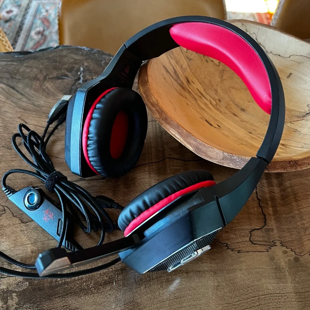 Hunterspider V-1 Pro gaming headset red and black - Used / Tested / Good Shape!
